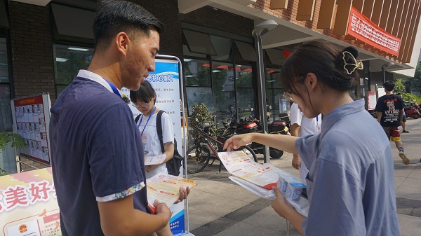 法学院民法典宣传活动 (4).JPG