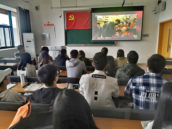 学习观看《榜样4》2.jpg