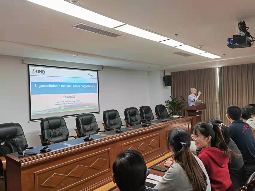 加拿大工程院院士、新布伦瑞克大学教授倪永浩先生来我校讲学.jpg