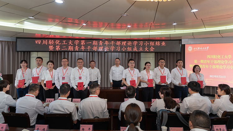 LJH_8304.jpg LJH_8304.jpg