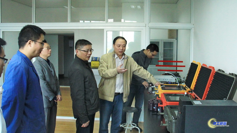 党委书记王洪辉到分析测试中心调研2a.jpg