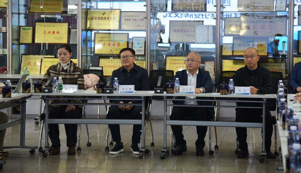生物工程学院与四川绿叶制药股份有限公司举行本科生实践基地签约暨授牌仪式1.jpg
