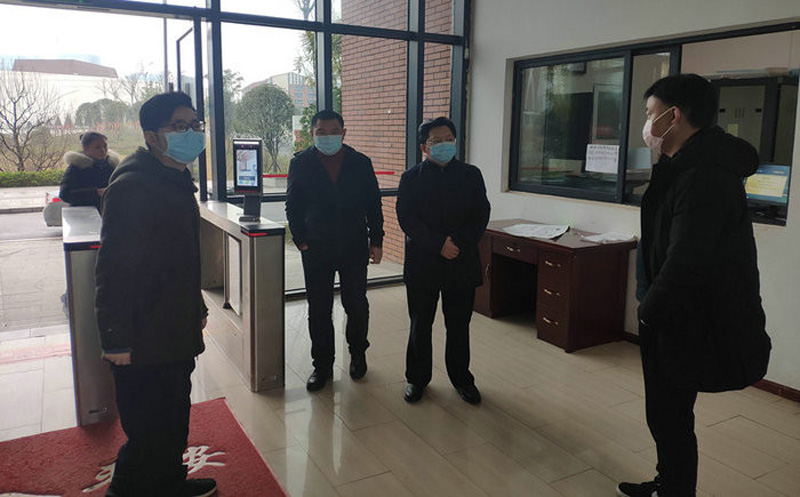 四川轻化工大学副校长高小林检查工作.jpg