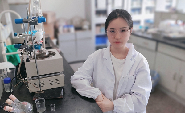 刘艳.jpg 刘艳.jpg