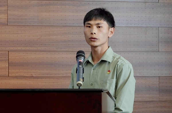 李彬彬_副本.jpg 李彬彬_副本.jpg