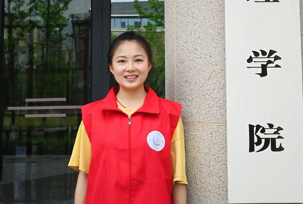 卿丽.jpg 卿丽.jpg