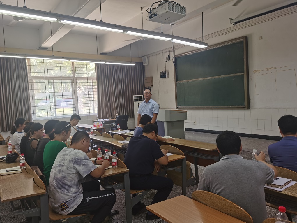 新学期学工会议.jpg