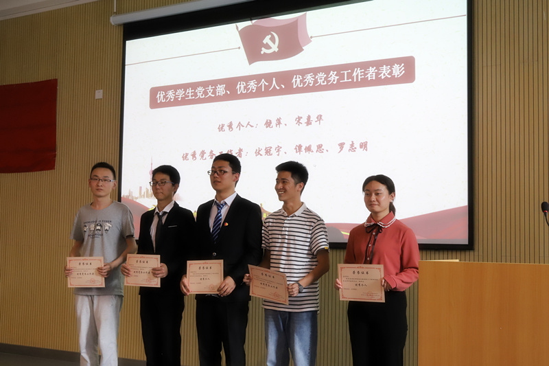 C:/Users/Administrator/Desktop/刘欣月 (3)_副本.jpg