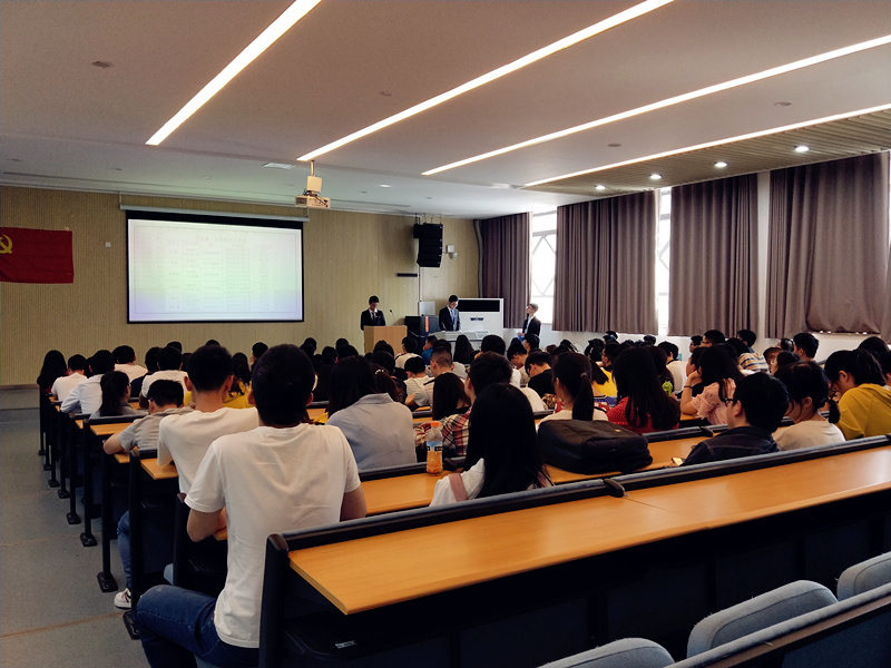 C:/Users/Administrator/Desktop/刘欣月 (1)_副本.jpg