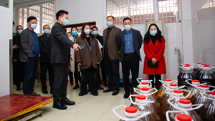 XCB_9594.jpg XCB_9594.jpg