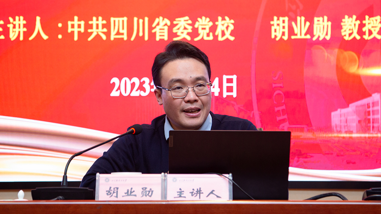 XCB_9185.jpg XCB_9185.jpg