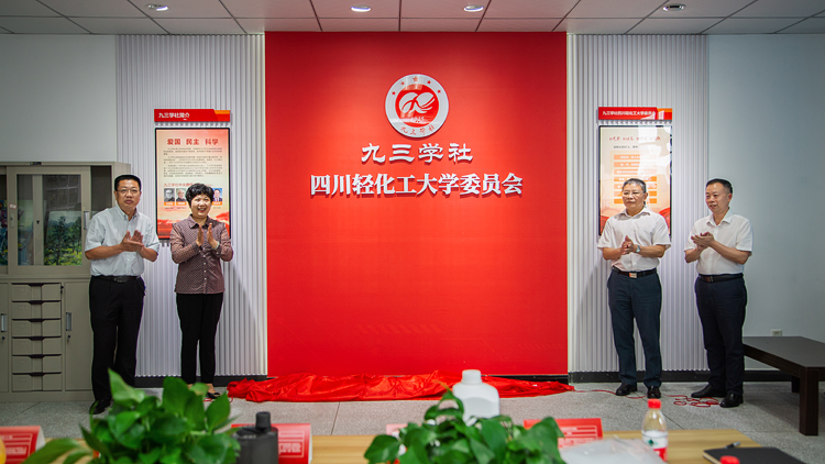 XCB_8219.jpg XCB_8219.jpg