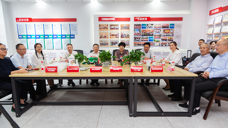 XCB_8168.jpg XCB_8168.jpg