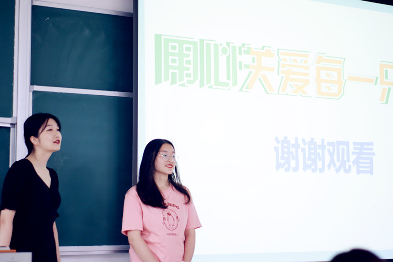 自信学院举办创新创业项目路演活动1_副本.jpg 自信学院举办创新创业项目路演活动1_副本.jpg