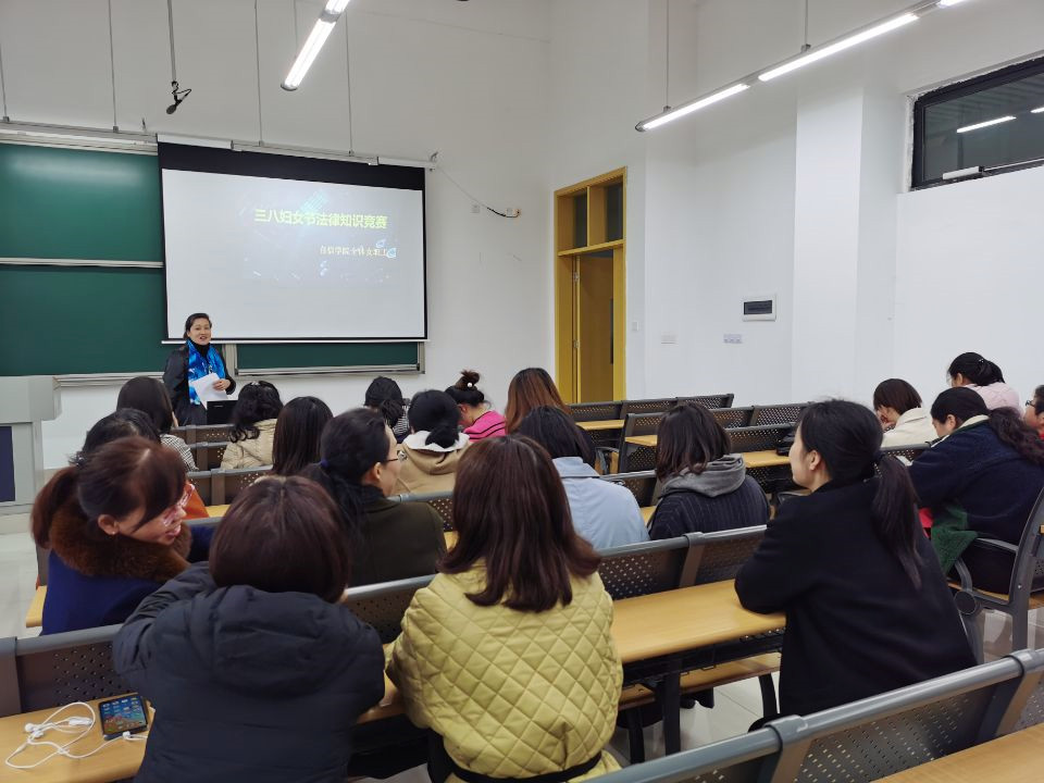 自信学院举行三八妇女节法律知识竞赛 1_副本.jpg