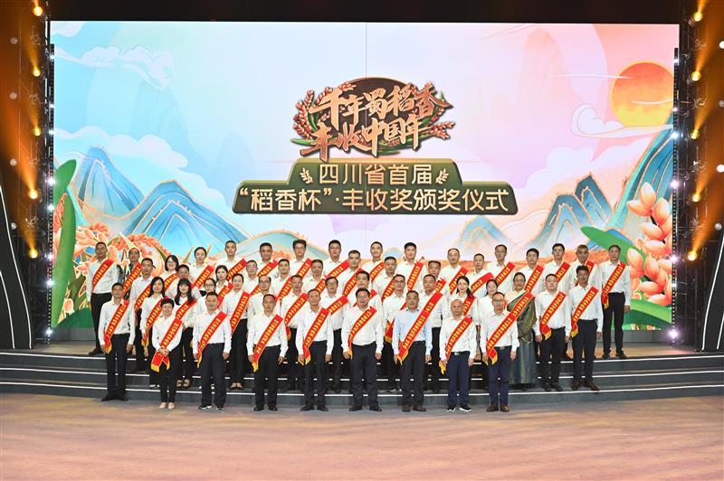 生物工程学院龚利娟博士受省委省政府表彰.jpg