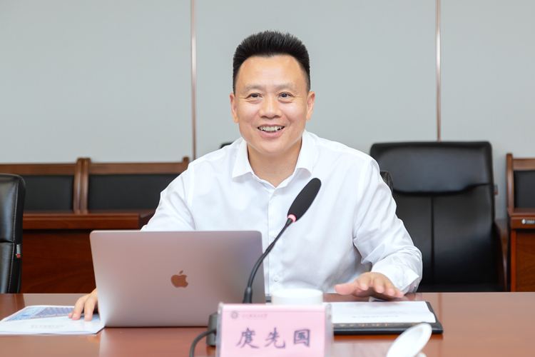 XCB_9185.jpg XCB_9185.jpg