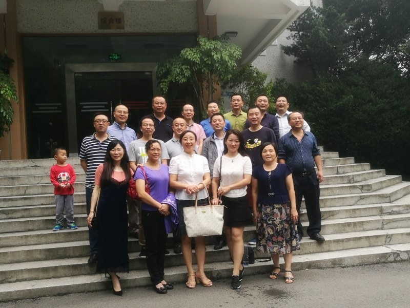 自动化专业1988级校友25周年重聚母校 2_副本.jpg 自动化专业1988级校友25周年重聚母校 2_副本.jpg