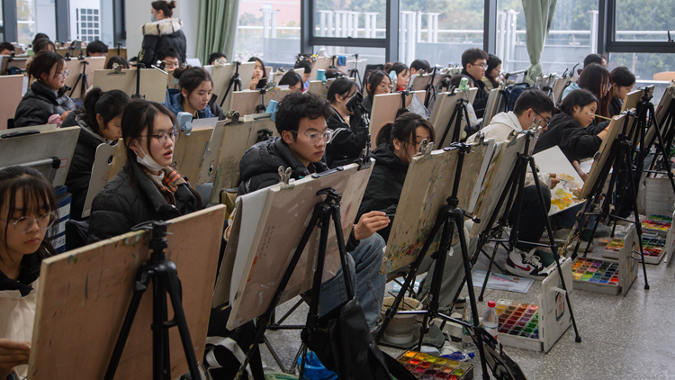 XCB_6105.jpg XCB_6105.jpg