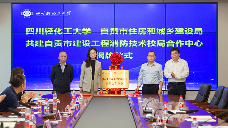 XCB_9969.jpg XCB_9969.jpg