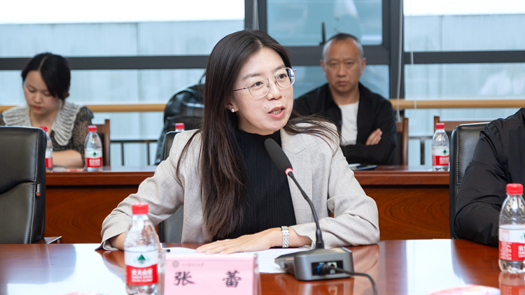 XCB_9899.jpg XCB_9899.jpg