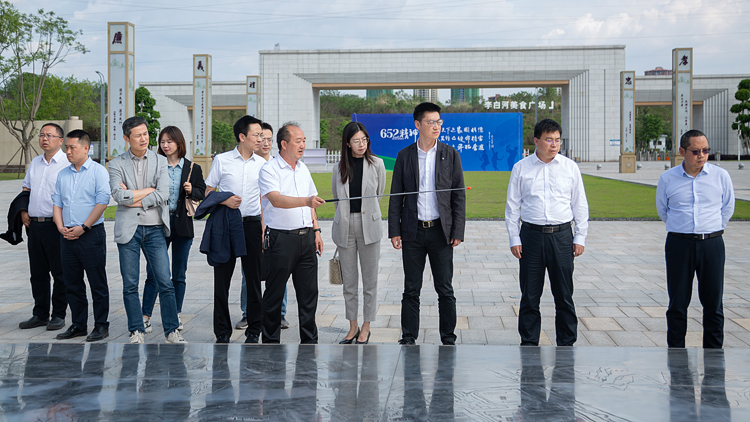 XCB_9728.jpg XCB_9728.jpg