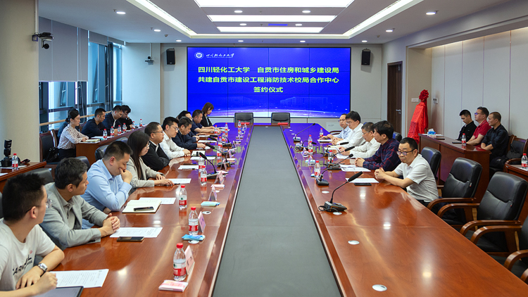 XCB_9917.jpg XCB_9917.jpg