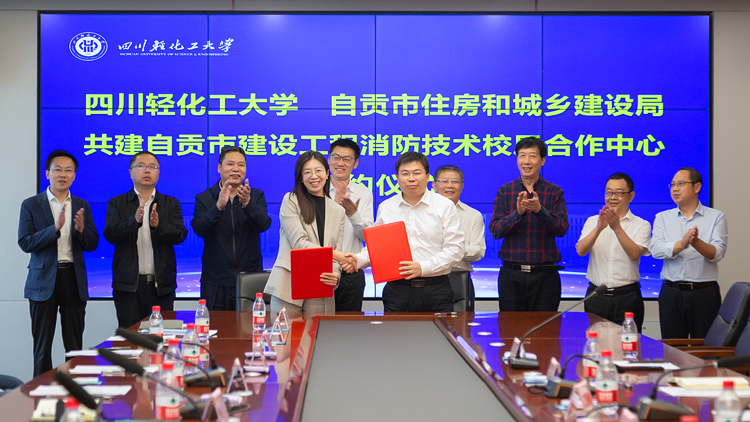 XCB_9949.jpg XCB_9949.jpg