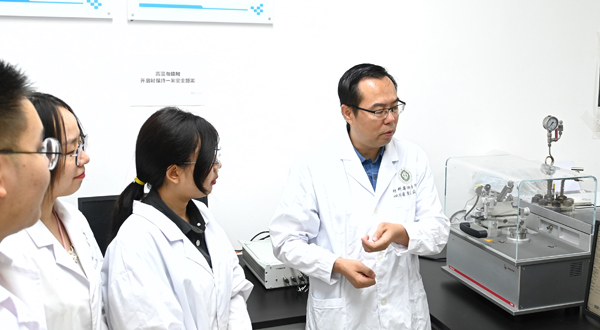 1优秀导师-材料学院-崔学军.jpg 1优秀导师-材料学院-崔学军.jpg