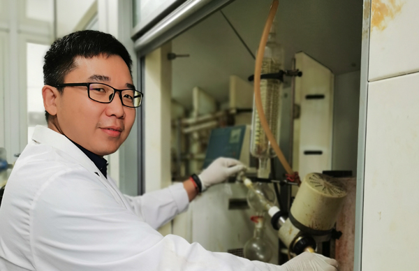 2优秀导师-材料学院-夏益青.jpg 2优秀导师-材料学院-夏益青.jpg