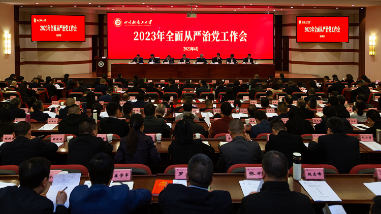 XCB_1924.jpg XCB_1924.jpg