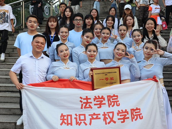 排舞合照 李佳益摄.JPG