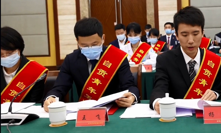 学校2012级国贸专业校友王飞发言.jpg