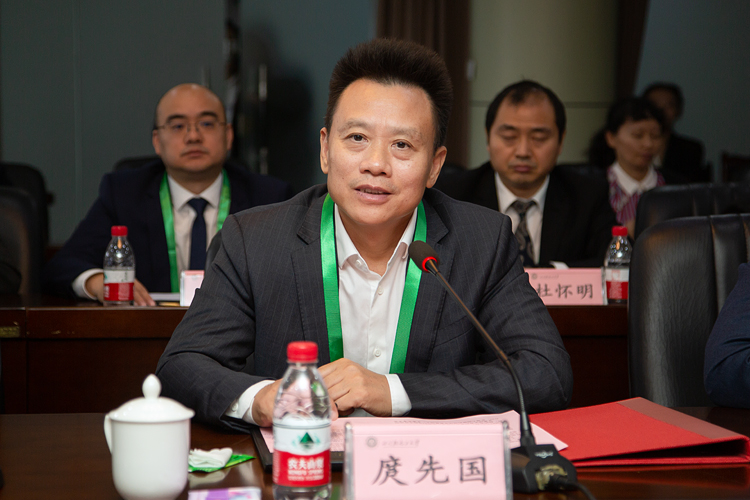 XCB_1172.jpg XCB_1172.jpg