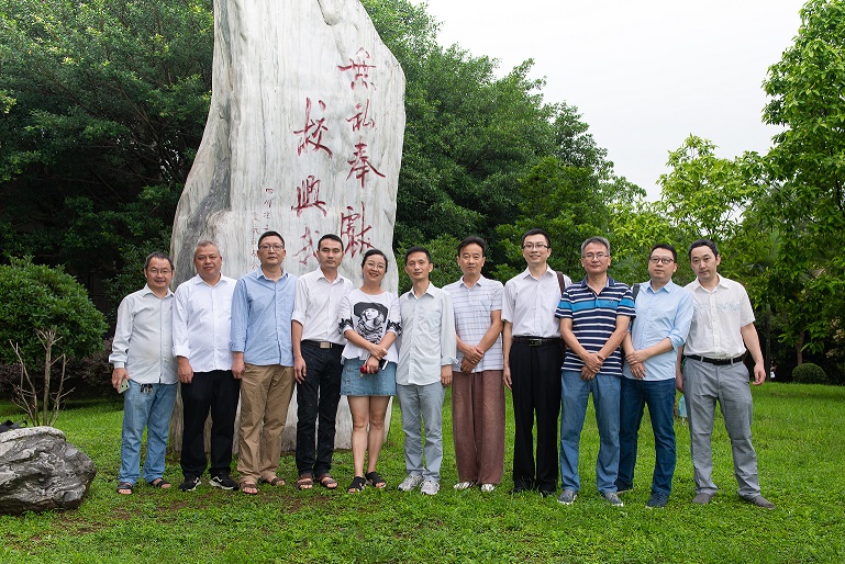 虚拟现实与人机交互团队.jpg 虚拟现实与人机交互团队.jpg