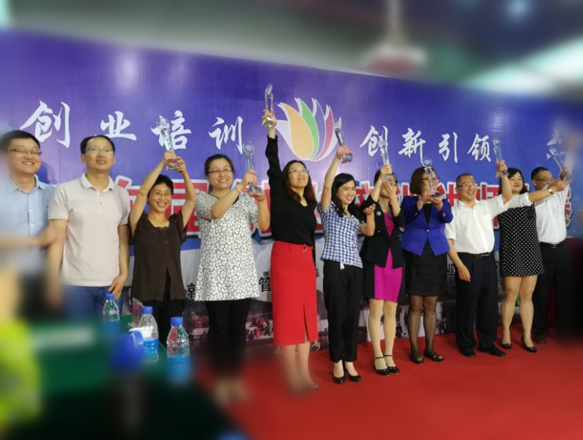 黄秋霞 老师获奖图片_副本.jpg