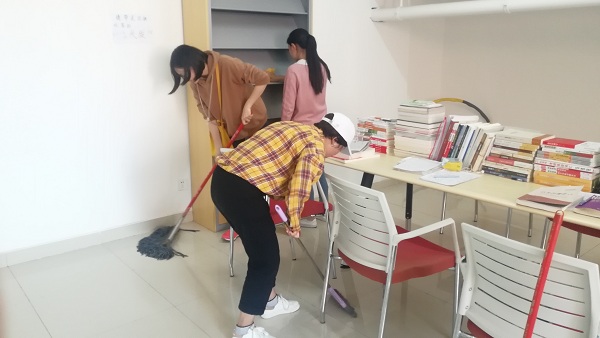 C:/Users/Administrator/Desktop/法学院新闻两则/法学院开展社会实践活动/03.jpg