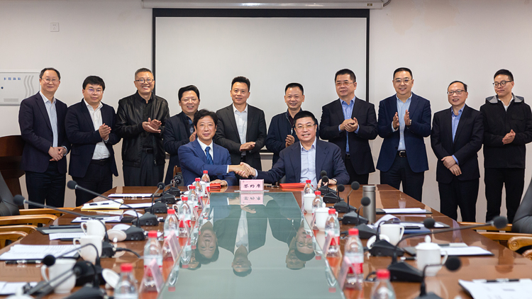 XCB_6432.jpg XCB_6432.jpg