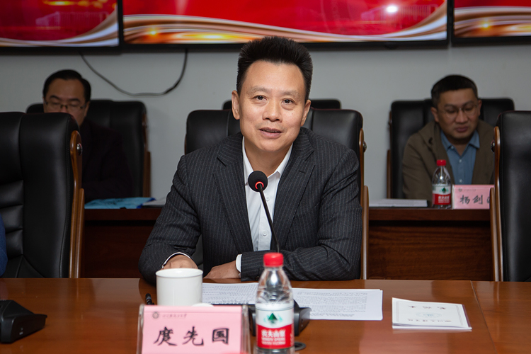 XCB_6371.jpg XCB_6371.jpg