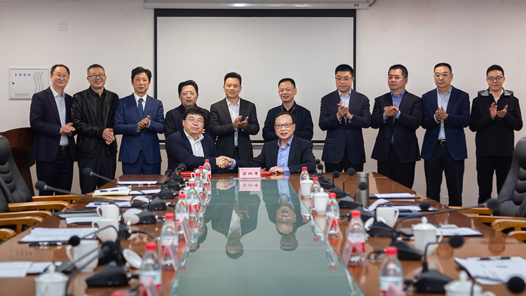 XCB_6448.jpg XCB_6448.jpg