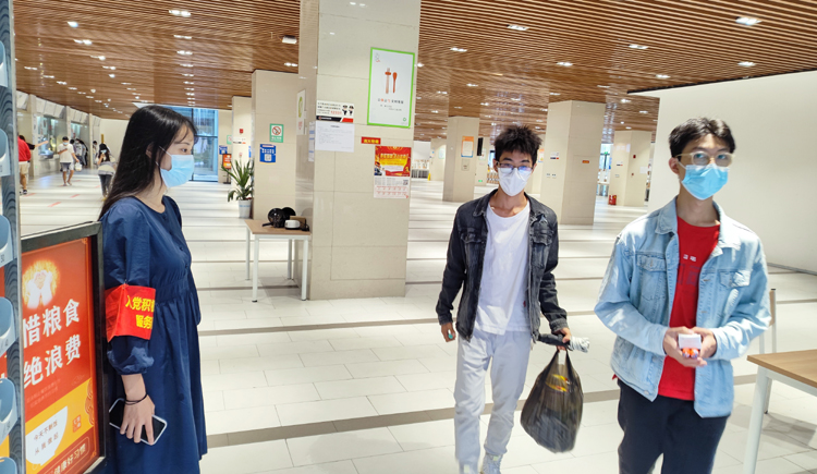 食堂巡逻劝导1.jpg 食堂巡逻劝导1.jpg