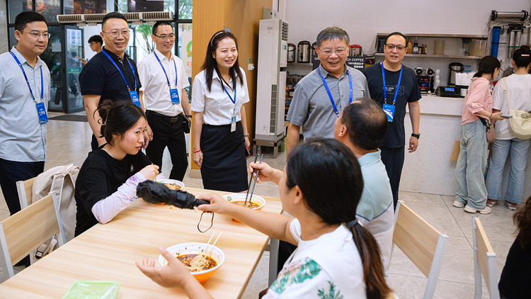 XCB_3620.jpg XCB_3620.jpg