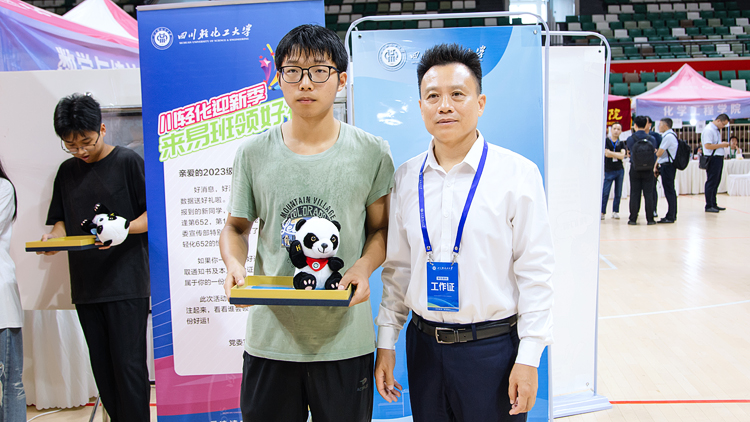 XCB_4098.jpg XCB_4098.jpg