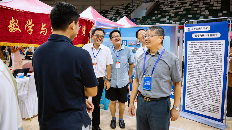 XCB_3537.jpg XCB_3537.jpg