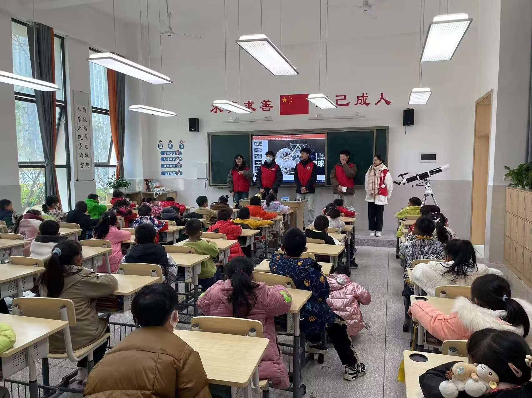 “星火”志愿服务队走进双城小学.jpg “星火”志愿服务队走进双城小学.jpg