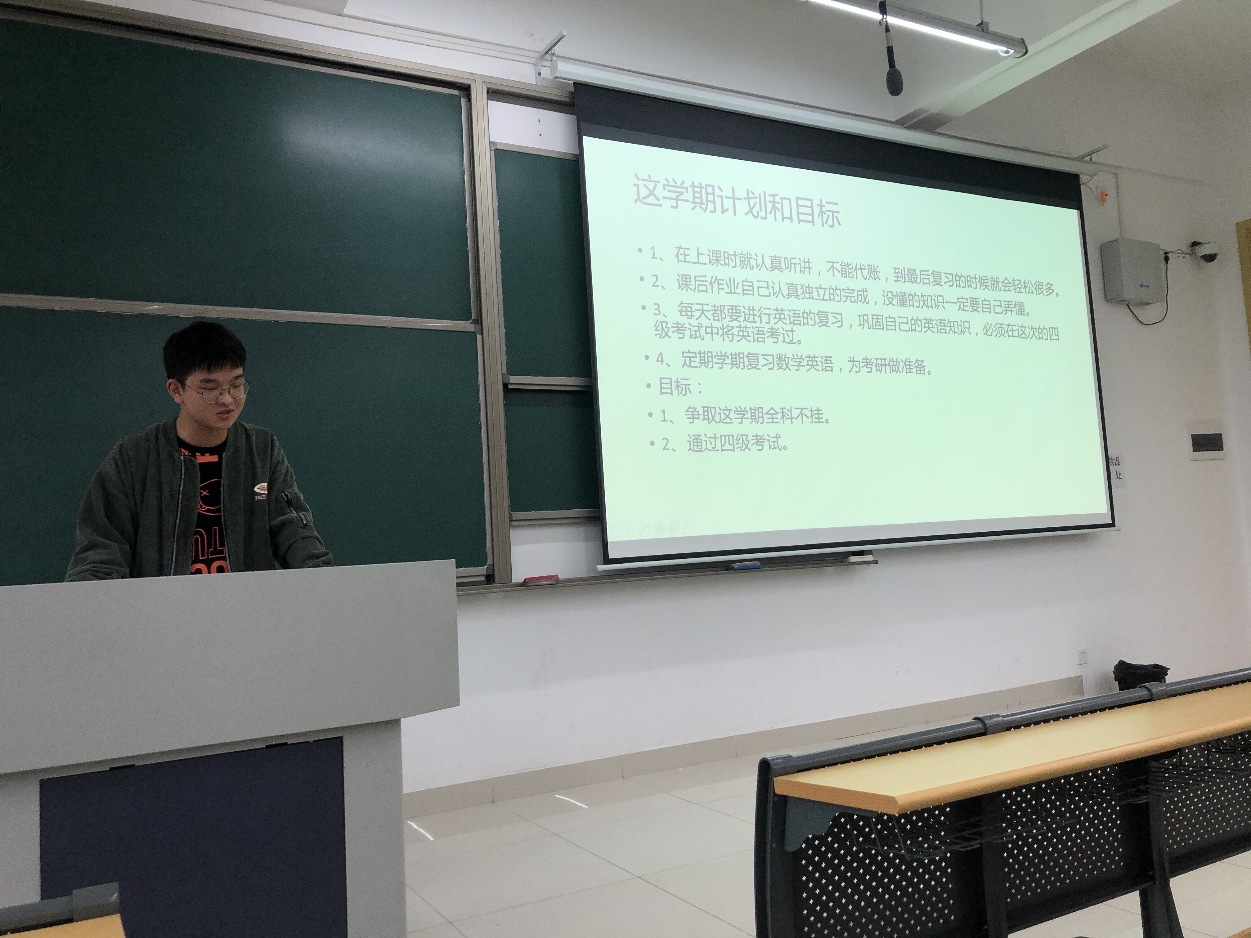 自信学院各班级召开特色主题班会2.jpg
