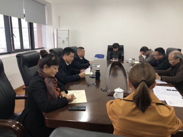 中心组学习.jpg