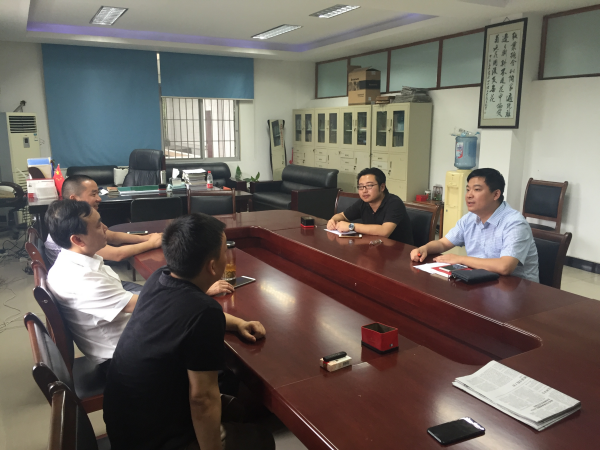 座谈会.png