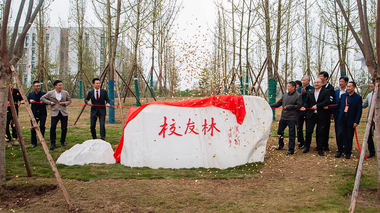 XCB_3581.jpg XCB_3581.jpg