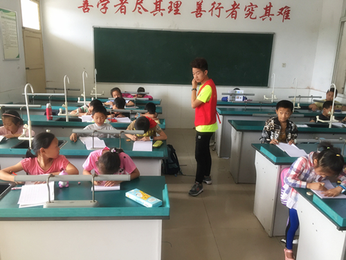 “生工人”青年志愿服务队赴荣边小学少年宫开展支教活动2.jpg